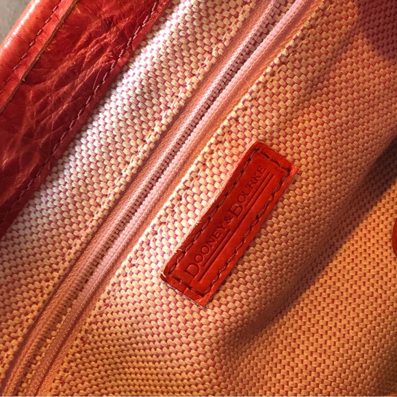 Authentic Dooney & Bourke Leather Red croc styling w Goldtone clasp & trim - Picture 13 of 16